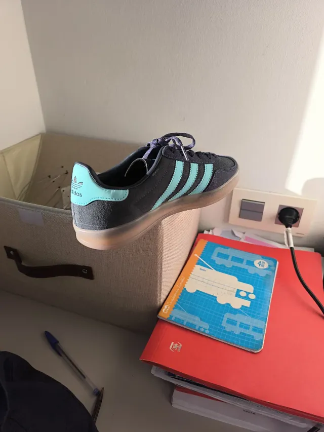 Adidas Gazelle azul marino y turquesa