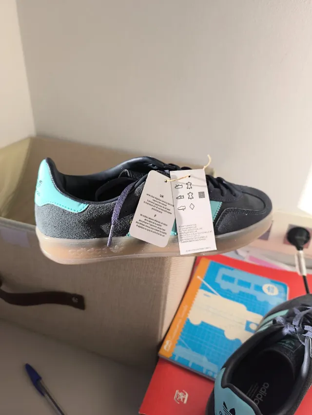 Adidas Gazelle azul marino y turquesa