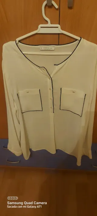 Camisa blanca Violeta con bolsillos