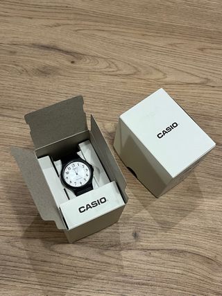 Reloj Casio Analógico Negro y Plateado