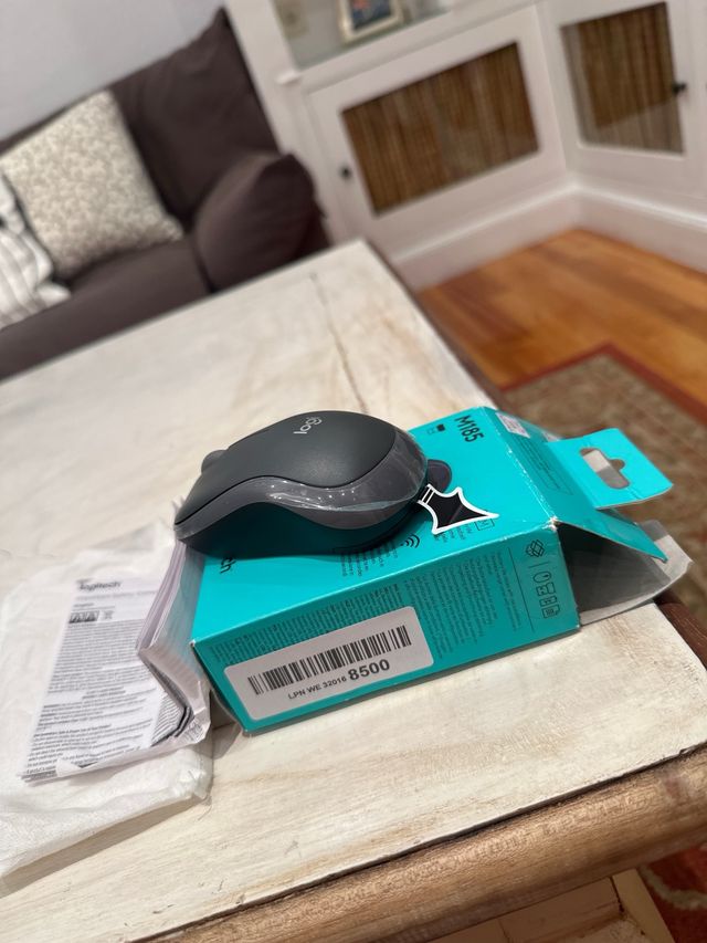 Ratón Logitech M185 - Nuevo en Caja (Negro)