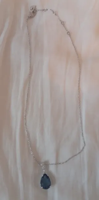 Colgante lágrima azul con cadena