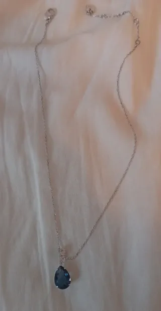 Colgante lágrima azul con cadena