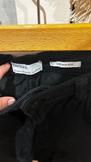 Pantalón vaquero negro elástico