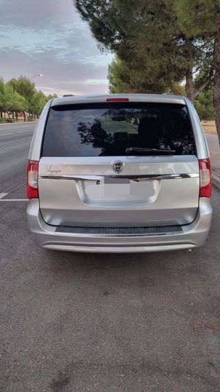 Lancia Voyager 2012
