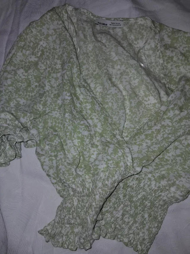 Se vende pack de 13 blusas y tops Talla M o S.