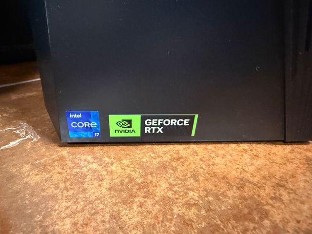 PC ASUS i7-14700, 32GB , 1TB , RTX 4060 Ti NUEVO!