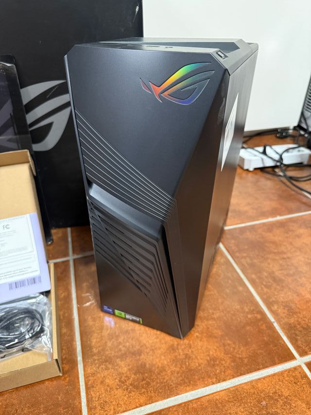 PC ASUS i7-14700, 32GB , 1TB , RTX 4060 Ti NUEVO!