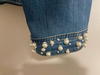 Chaqueta vaquera personalizada con perlas