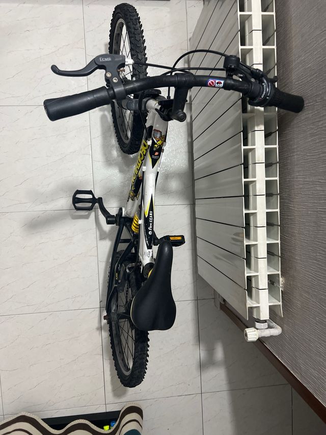Bicicleta Decathlon Blanca y Negra