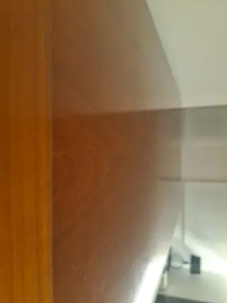 Vitrina de madera y cristal