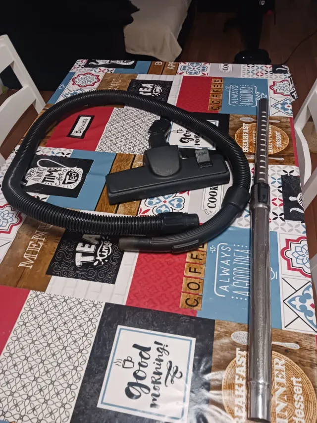 Aspirapolvere ecron bianco e verde