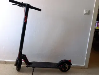 Patinete eléctrico negro buen estado