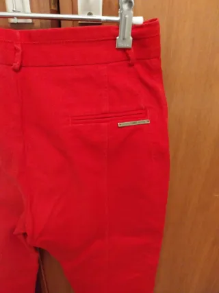 Pantalón rojo talla 40