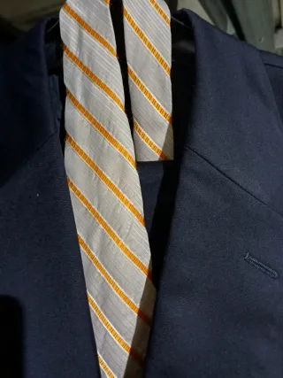 Traje Hugo Boss Azul Marino y Corbata Gris