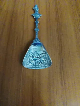 Cucharilla decorada con figuras