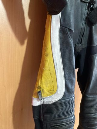 Mono de cuero dos piezas