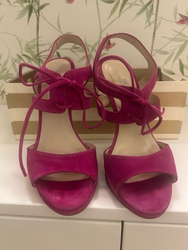 Sandalias fucsia con cordones