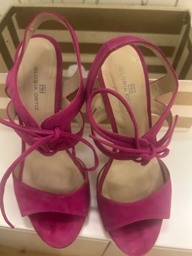 Sandalias fucsia con cordones