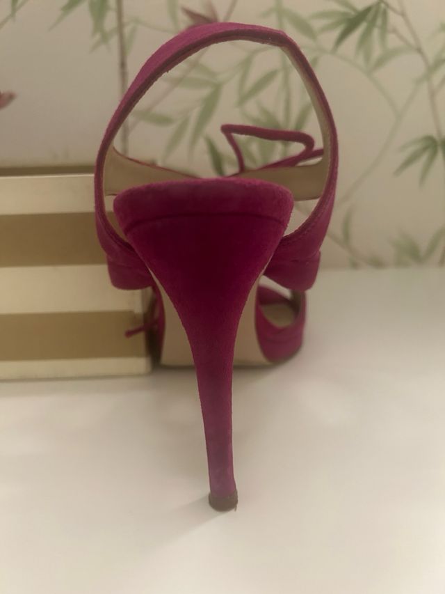 Sandalias fucsia con cordones