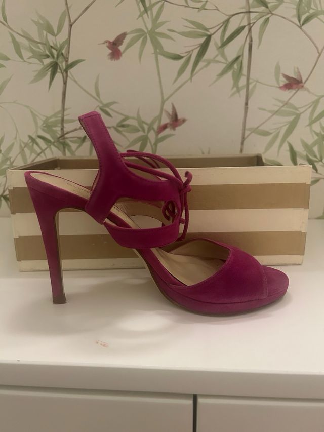 Sandalias fucsia con cordones