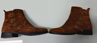 Botines ante hebillas marrón talla 37.