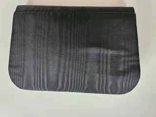 Bolso negro vintage con perla