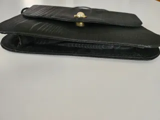 Bolso negro vintage con perla