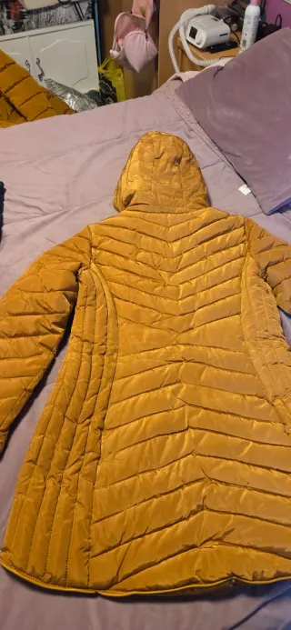 Cazadora acolchada amarilla