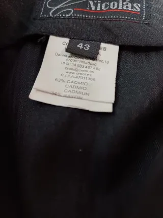 Traje de caballero gris y azul