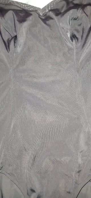 Bañador negro y beige con espalda descubierta