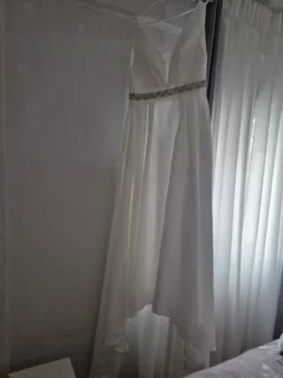 Vestido de Novia Blanco con Cinturón.