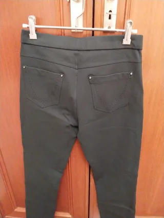 Pantalón elástico verde 5 bolsillos talla 40