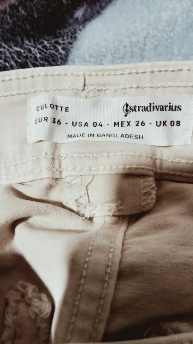 Pantalón pata elefante beige Usado una vez.