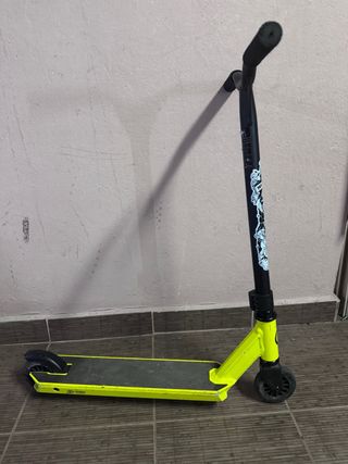 Patinete Decathlon amarillo Fluor