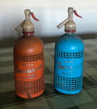 Botella sifón naranja con rejilla