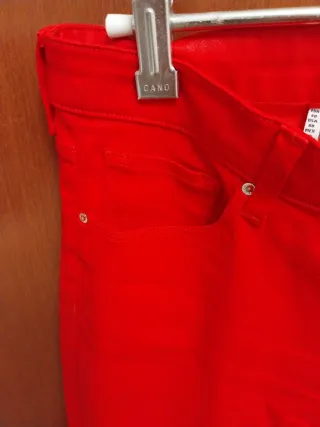 Pantalón pitillo encerado rojo 5 bolsillos