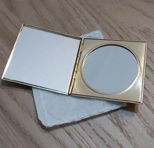 Specchio da borsa in metallo dorato
