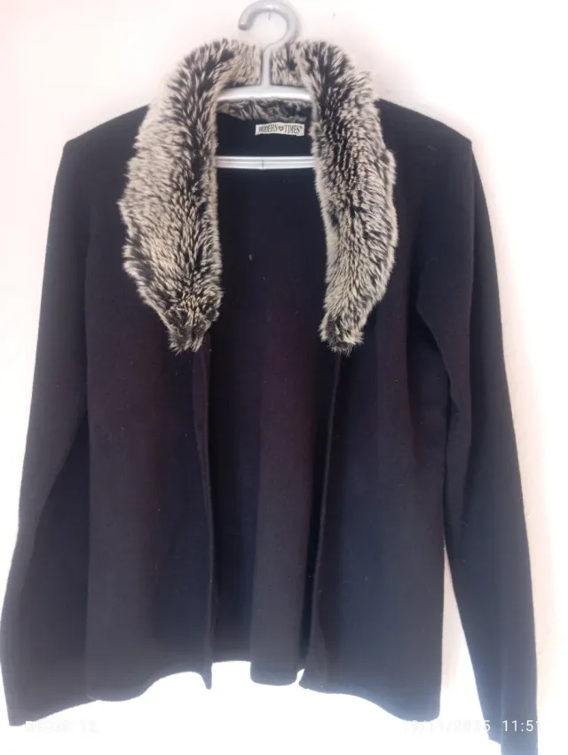 Chaqueta de punto con cuello de pelo