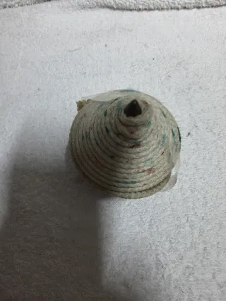 Trottola di legno con corda