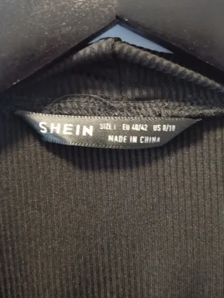 Vestido negro SHEIN con aberturas