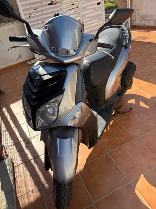 Moto SYM HD2 125 gris