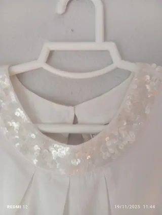 Blusa blanca con pedrería