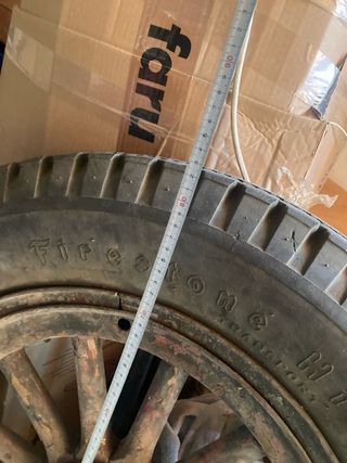 Ruedas coche clásico