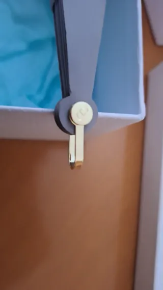 Dos frascos de toilette Dior y abanico de la firma