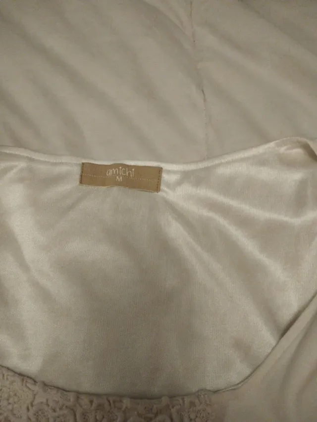 Vestido beige con detalle central y forro