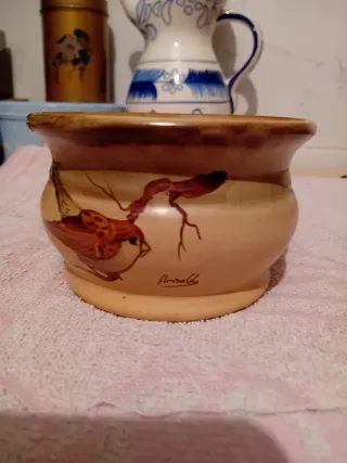 Maceta cerámica pintada pájaro firmada