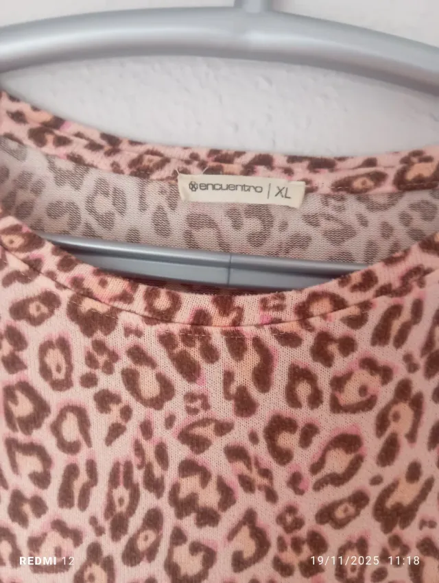 Suéter estampado leopardo rosa y marrón Talla XL