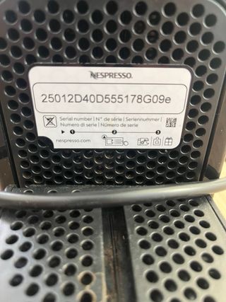 Cafetera Nespresso Pixie Negra