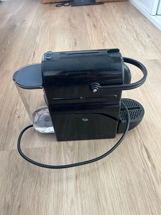 Cafetera Nespresso Pixie Negra